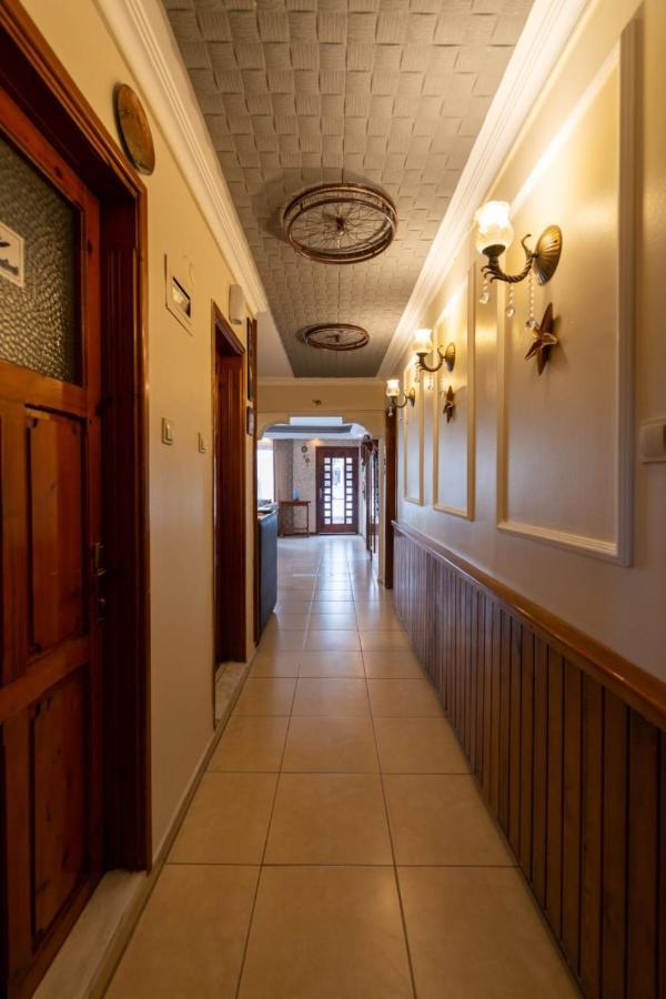 Limon Otel Foça Exterior photo