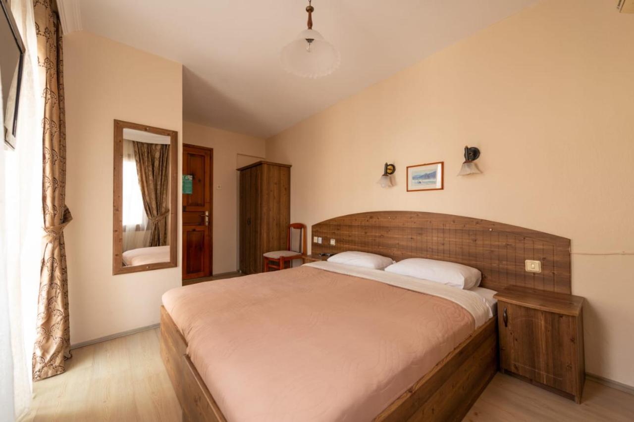 Limon Otel Foça Exterior photo